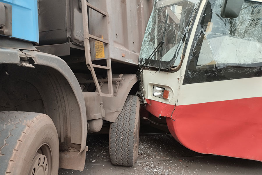 Truck Accident Lawyer Near Utica, MI